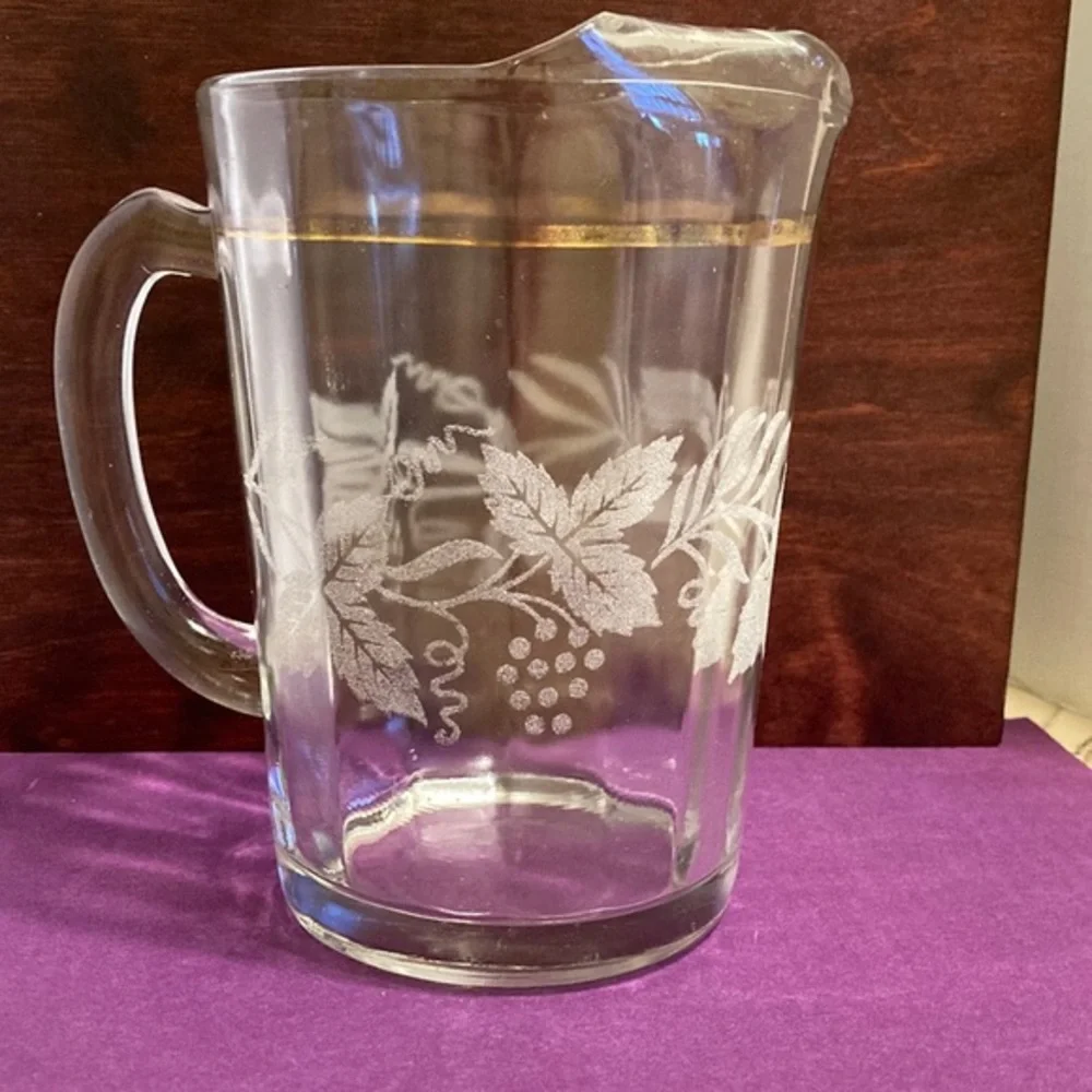 Vintage Bartlett & Collins frosted grapevine ribbed small ice lipped pitcher